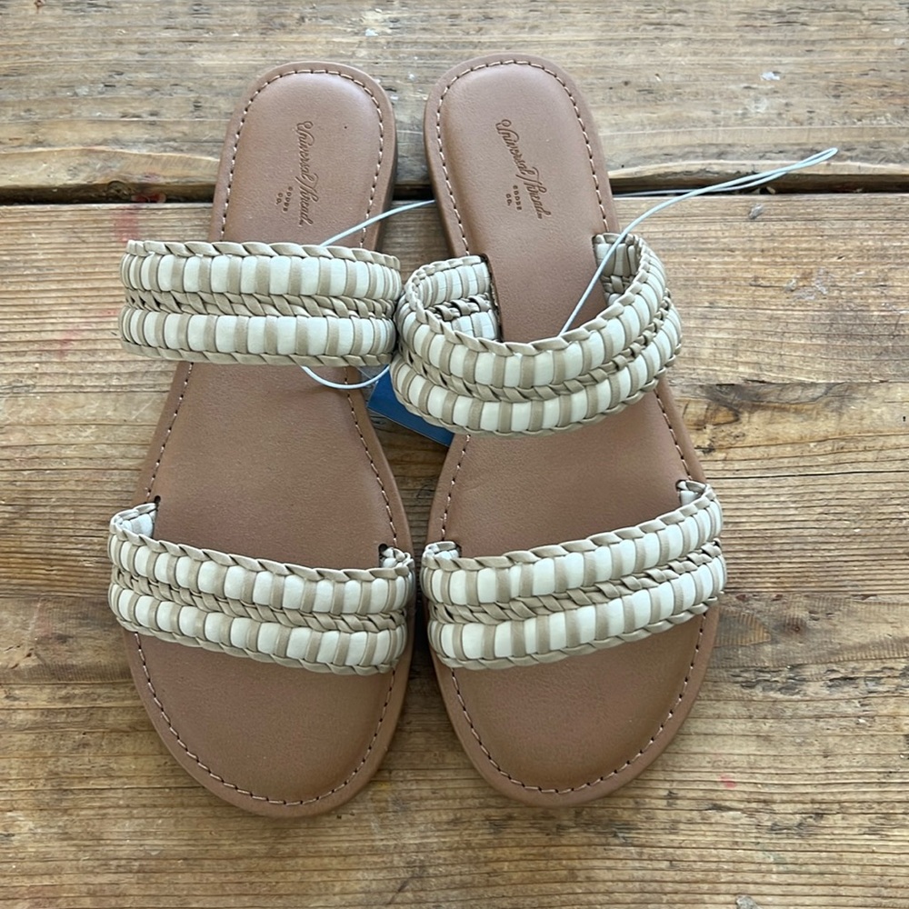 NWT Size 8 Sandals